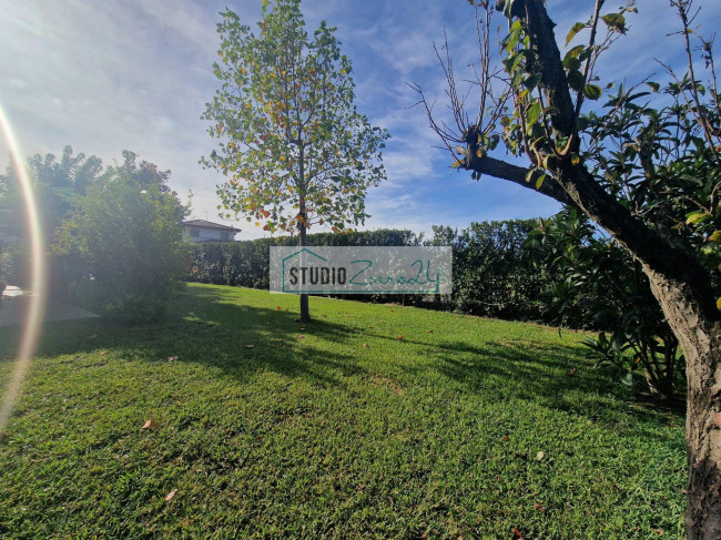 Villa for sale in Camaiore