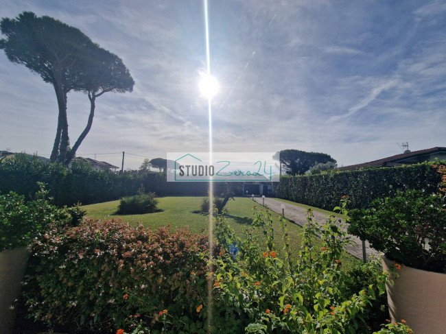 Villa for sale in Camaiore