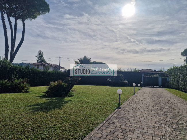 Villa for sale in Camaiore