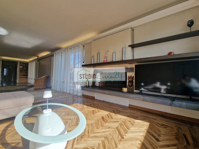 Villa for sale in Camaiore