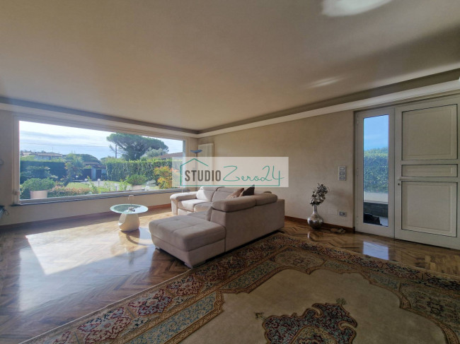 Villa for sale in Camaiore