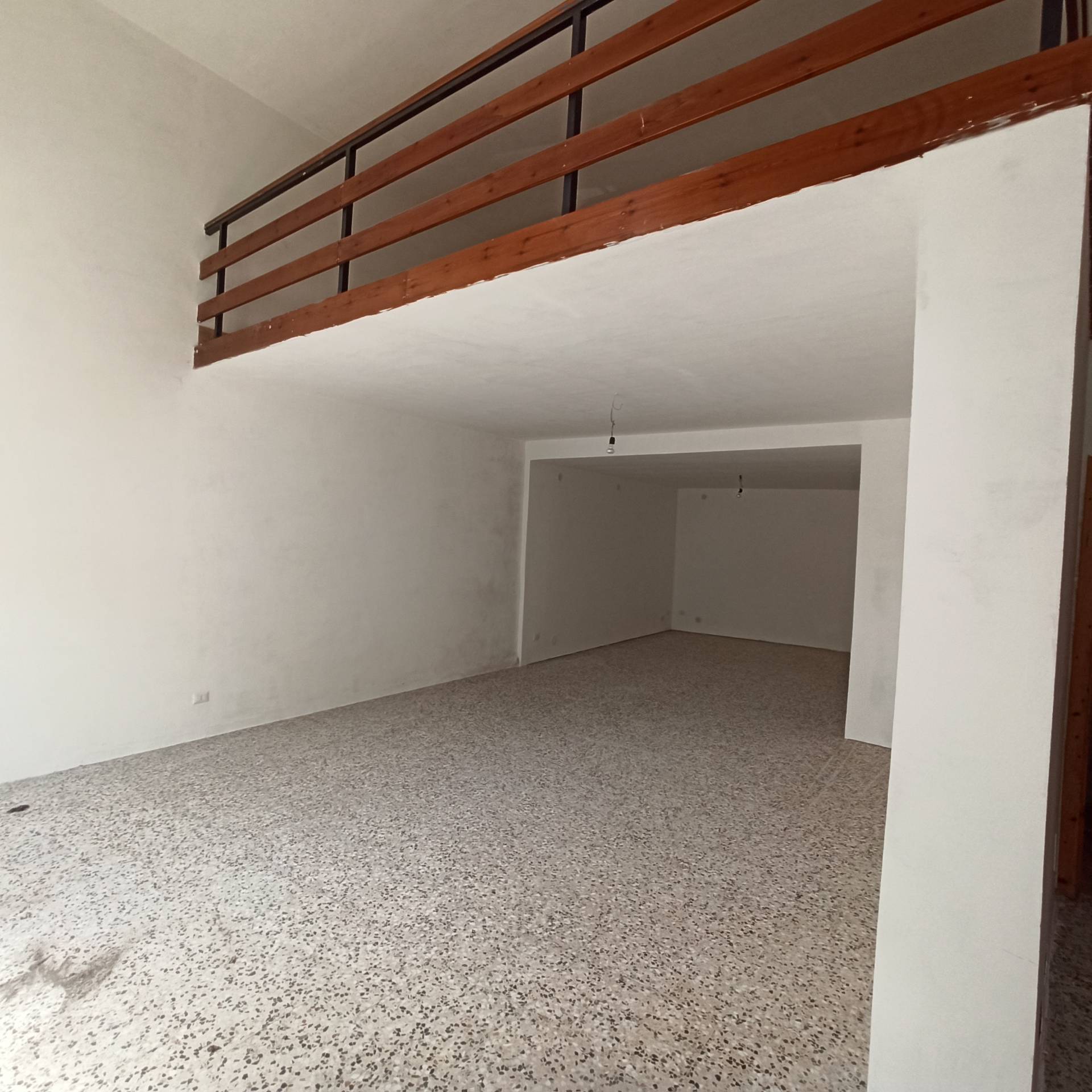 Locale commerciale in affitto a Soriano nel Cimino