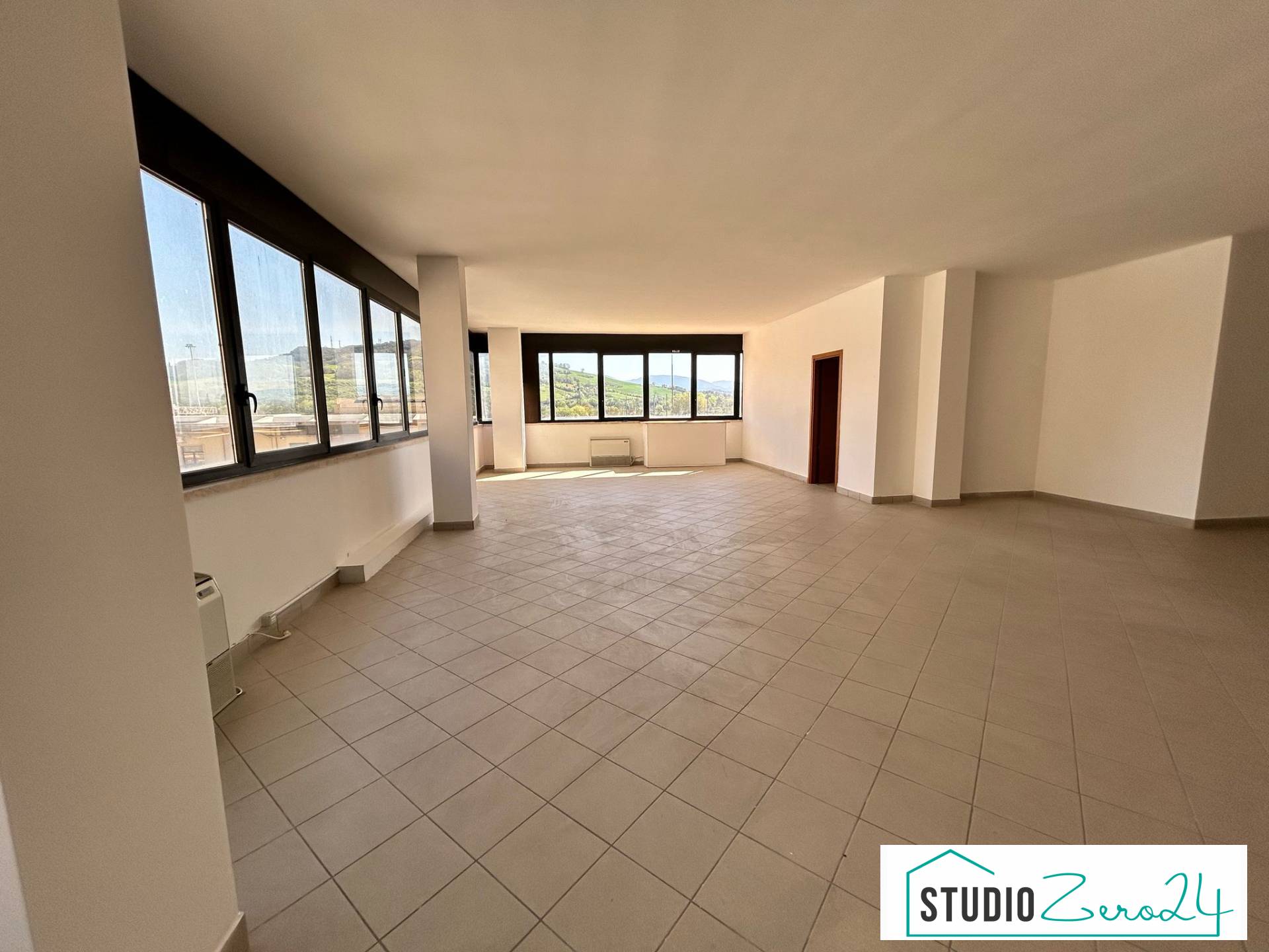 Locale commerciale in affitto a Orte