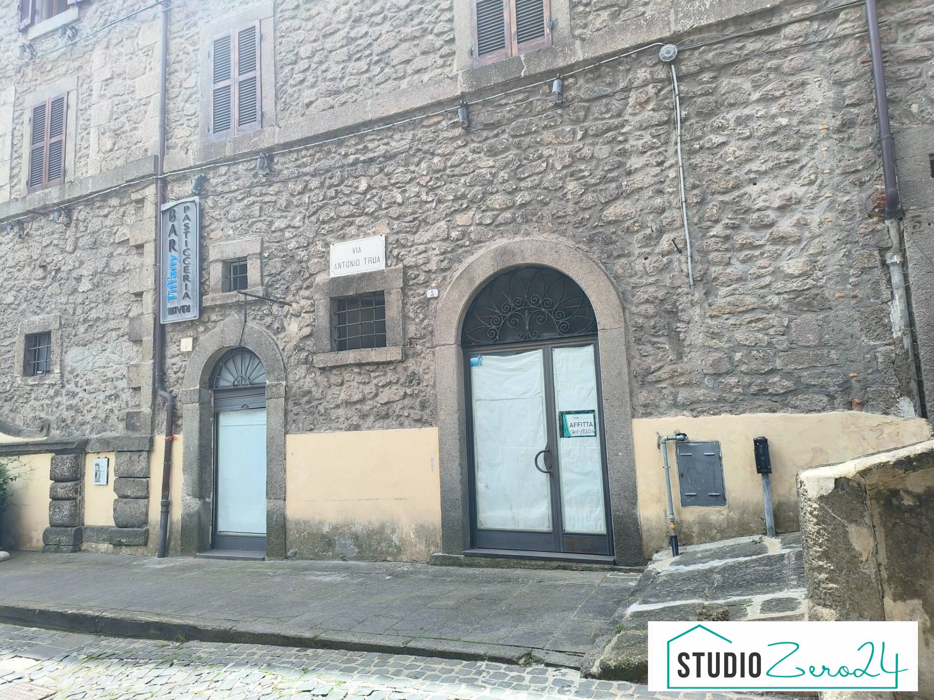 Locale commerciale in affitto a Soriano nel Cimino