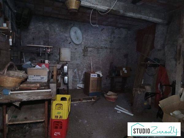 Magazzino in vendita a Viterbo