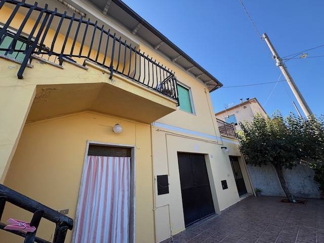 casa semi-indipendente in vendita a Narni