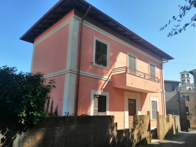Casa singola in vendita a Bassano in Teverina