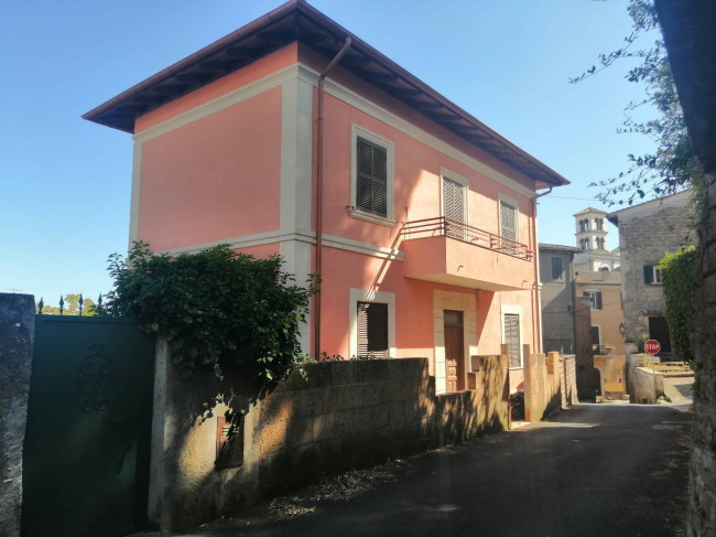 Casa singola in vendita a Bassano in Teverina