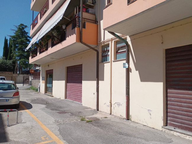 Locale commerciale in vendita a Orte