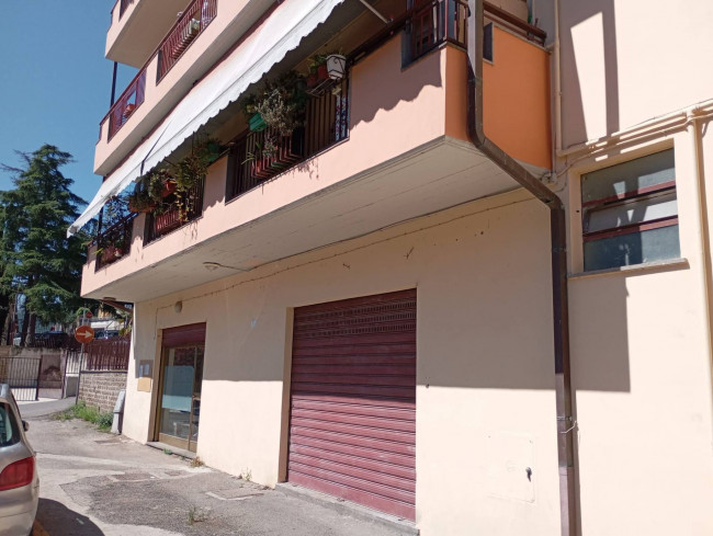 Locale commerciale in vendita a Orte