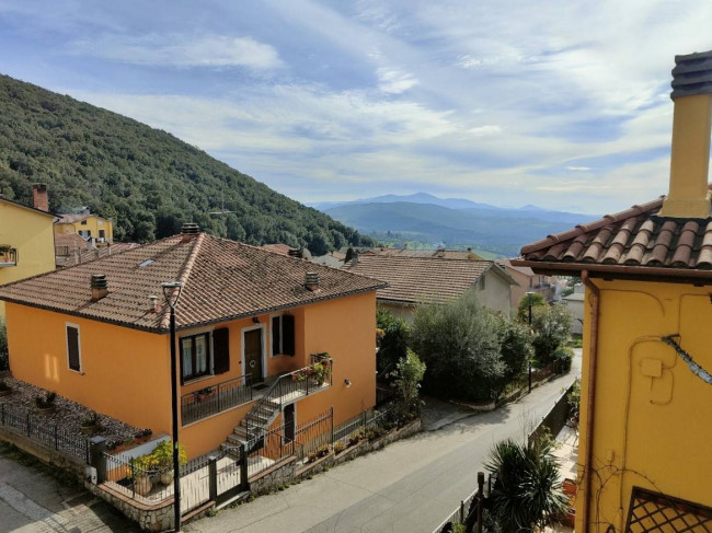 Casa singola in vendita a Amelia