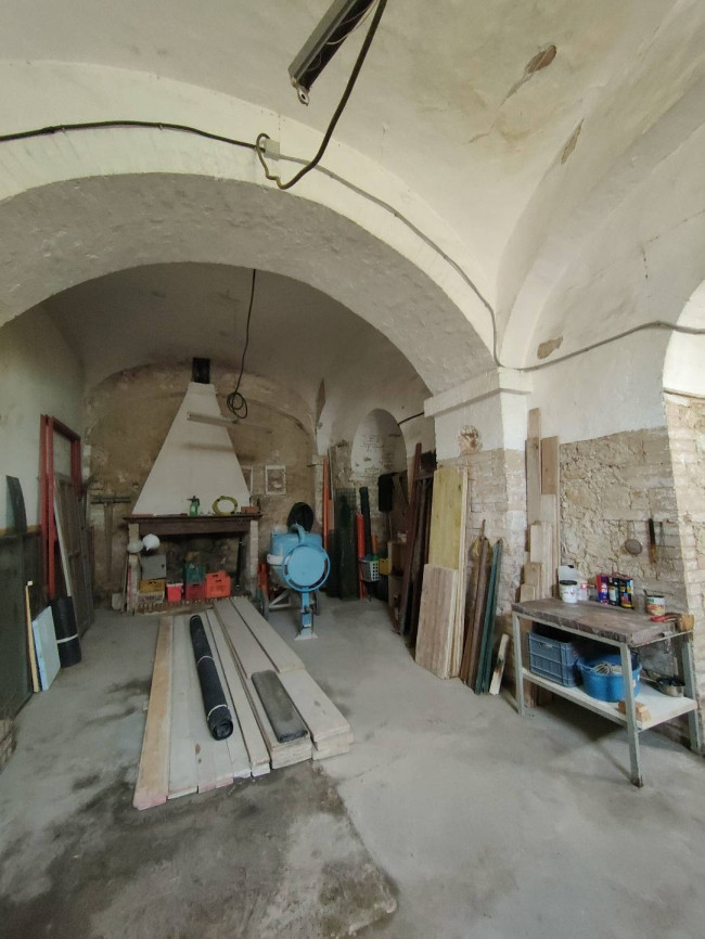 Deposito in vendita a Amelia