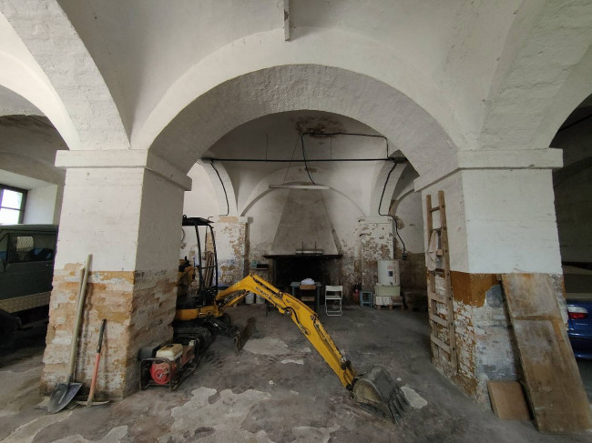 Deposito in vendita a Amelia