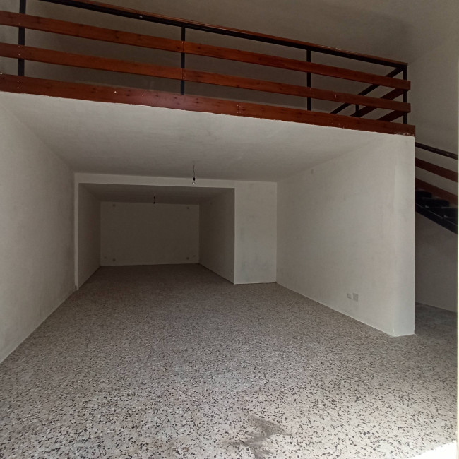 Locale commerciale in affitto a Soriano nel Cimino