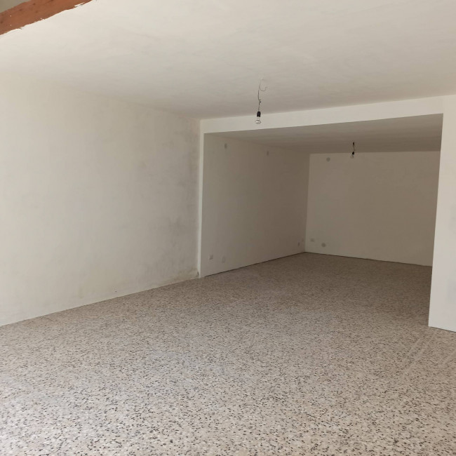 Locale commerciale in affitto a Soriano nel Cimino