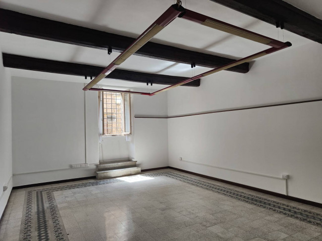 Locale commerciale in affitto a Soriano nel Cimino