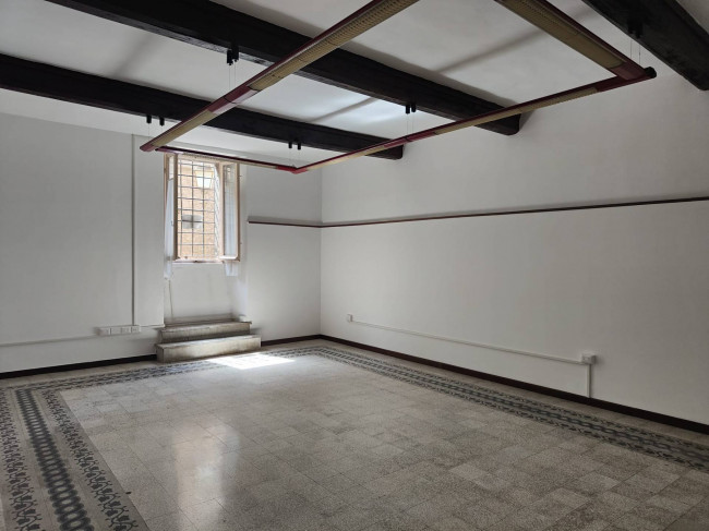 Locale commerciale in affitto a Soriano nel Cimino