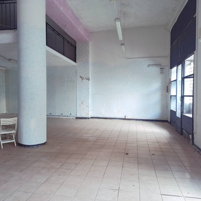 Locale commerciale in affitto a Soriano nel Cimino