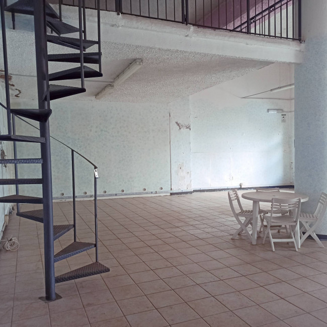 Locale commerciale in affitto a Soriano nel Cimino