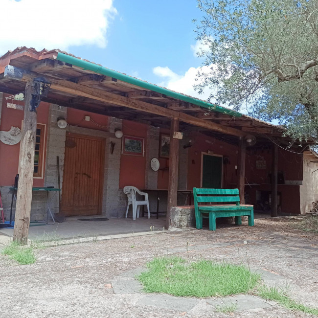 Rustico in vendita a Soriano nel Cimino