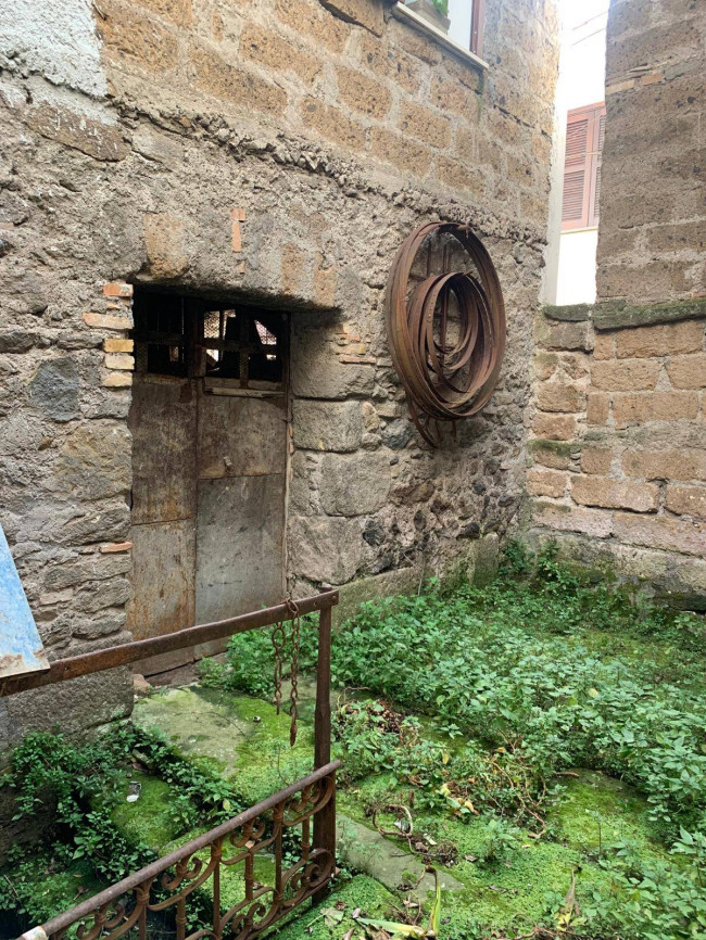 Magazzino in vendita a Viterbo