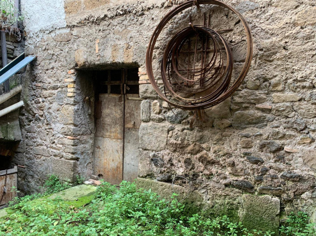 Magazzino in vendita a Viterbo