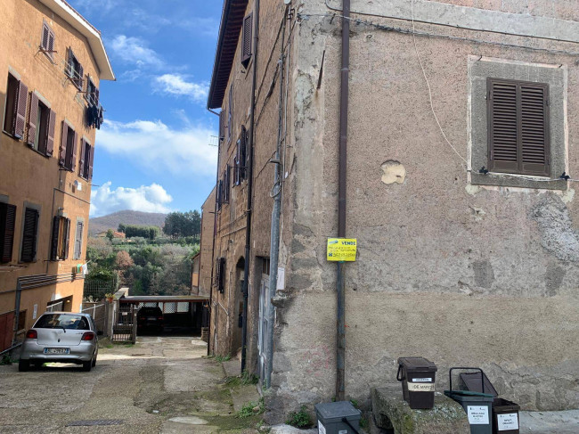 Magazzino in vendita a Viterbo