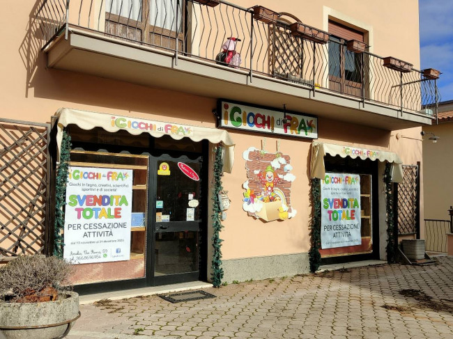 Locale commerciale in affitto a Amelia