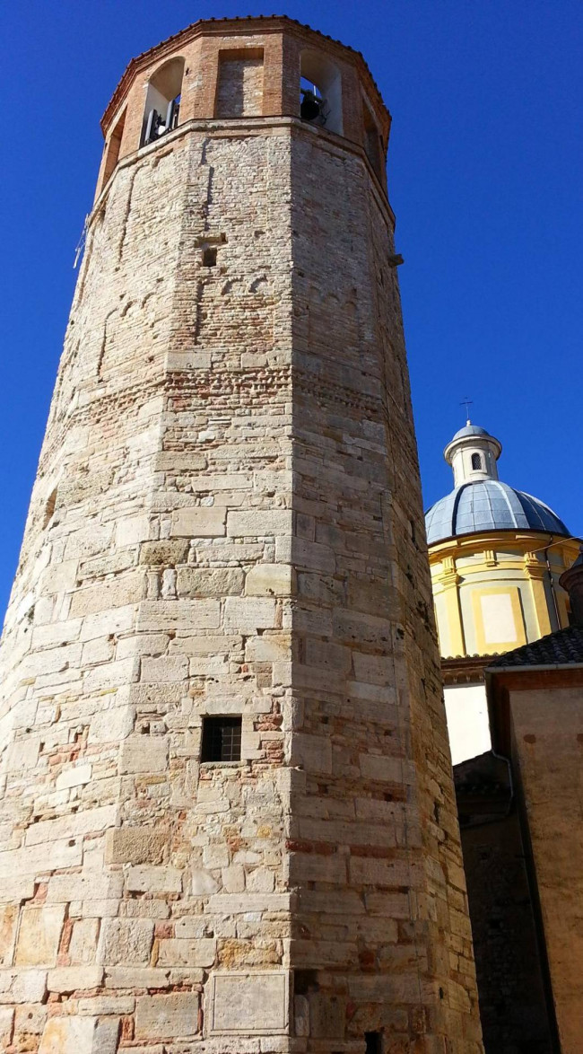 Locale commerciale in affitto a Amelia