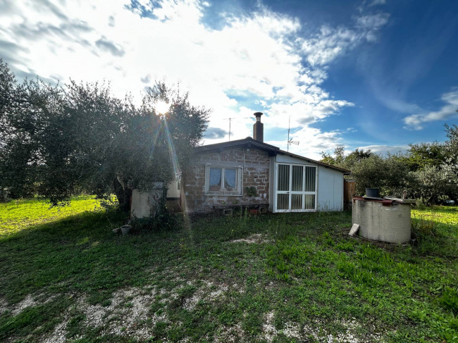 Rustico in vendita a Bassano in Teverina