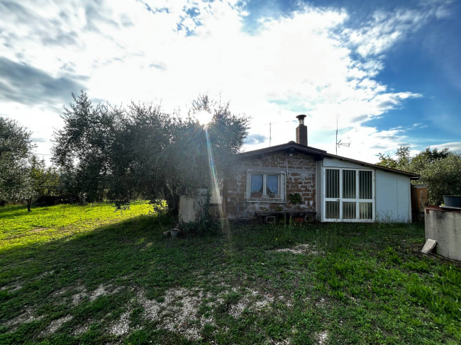 Rustico in vendita a Bassano in Teverina