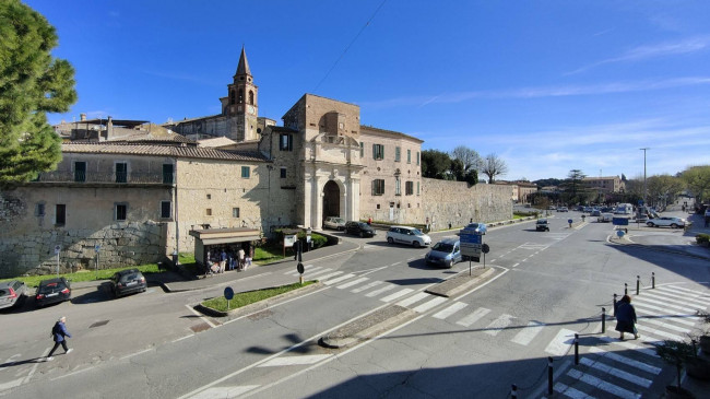 Locale commerciale in vendita a Amelia