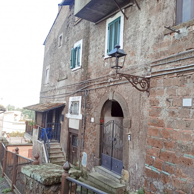 Appartamento in vendita a Vallerano