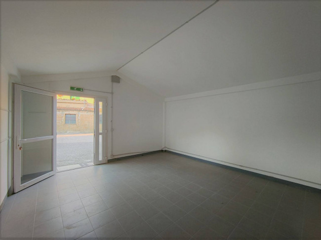 Locale commerciale in affitto a Amelia