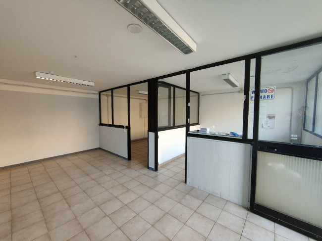 Locale commerciale in affitto a Amelia