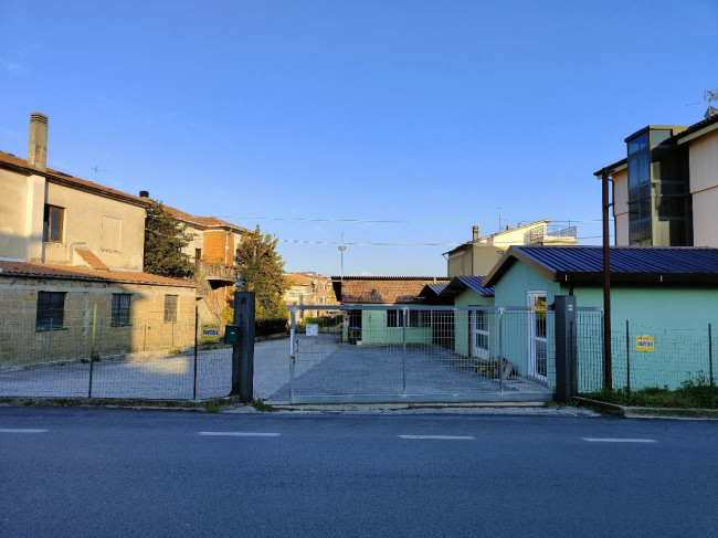 Locale commerciale in affitto a Amelia