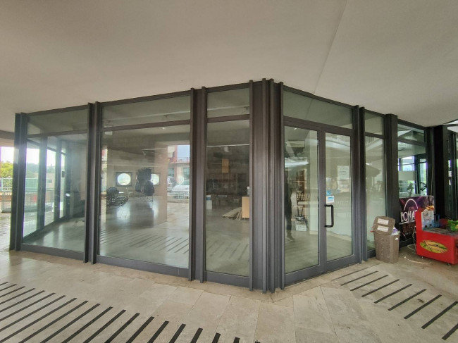 Locale commerciale in affitto a Amelia