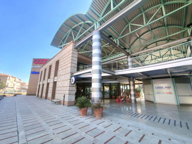 Locale commerciale in affitto a Amelia