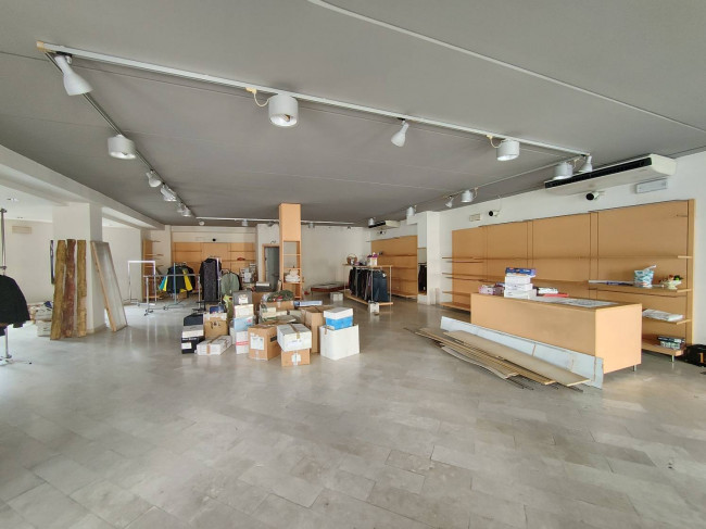 Locale commerciale in vendita a Amelia