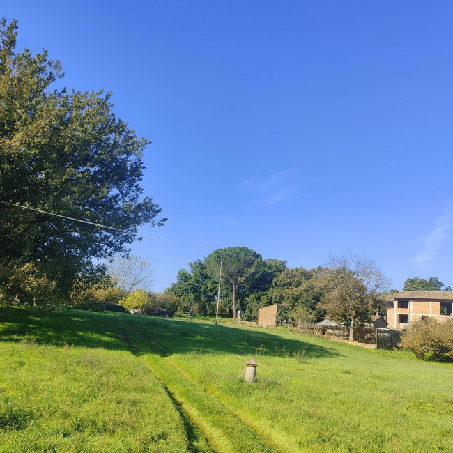 Terreno edificabile in vendita a Soriano nel Cimino