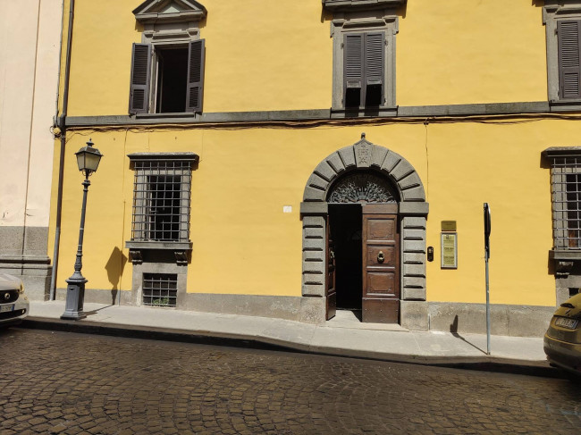 Locale commerciale in affitto a Soriano nel Cimino