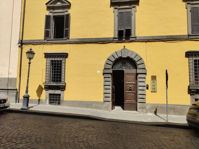 Locale commerciale in affitto a Soriano nel Cimino