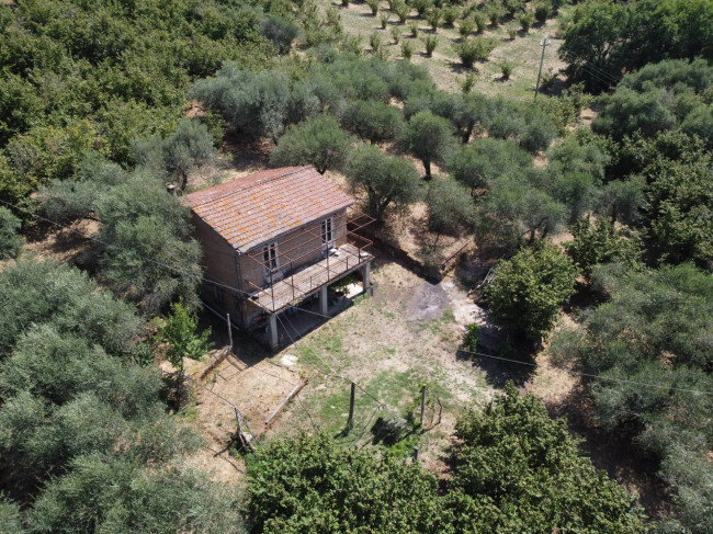 Magazzino in vendita a Soriano nel Cimino