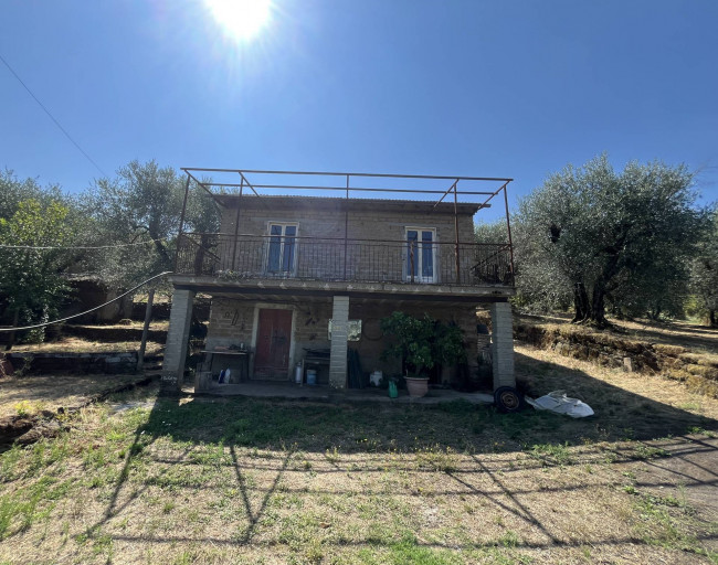 Magazzino in vendita a Soriano nel Cimino