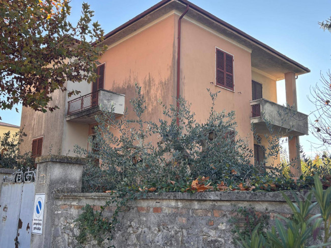 Casa singola in vendita a Amelia