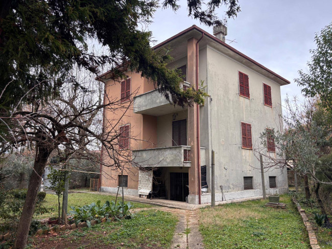 Casa singola in vendita a Amelia