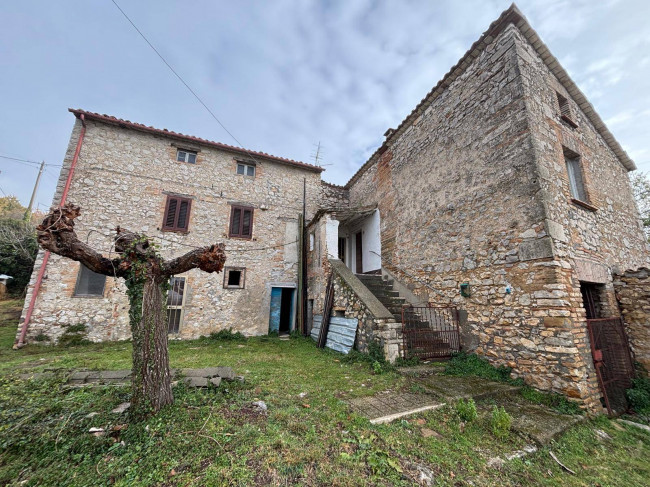 Casale in vendita a Guardea