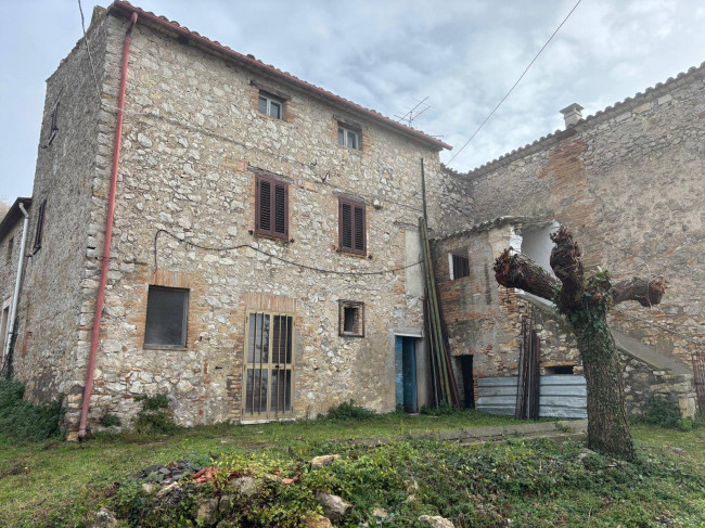 Casale in vendita a Guardea