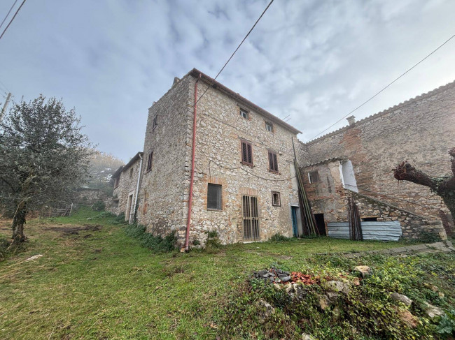 Casale in vendita a Guardea