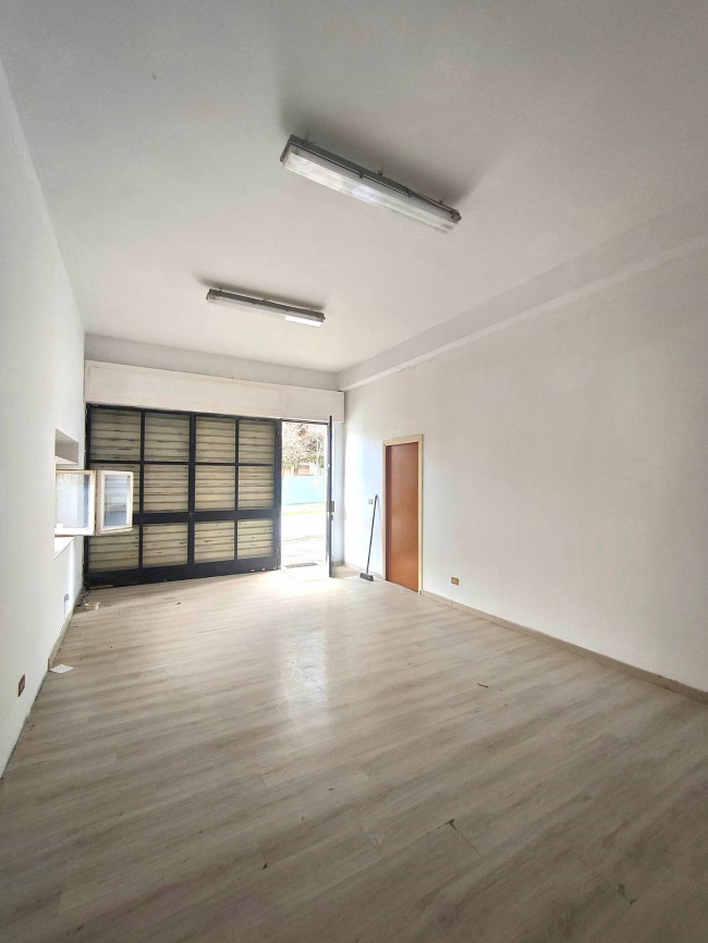 Locale commerciale in affitto a Amelia